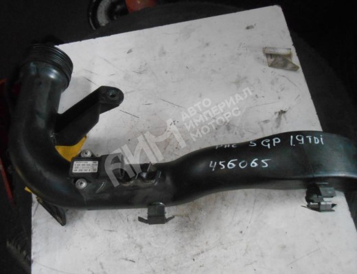 Патрубок интеркулера Volkswagen Passat B5 (3B) 1996-2000  Volkswagen Passat Passat B5 (3B) 1996-2000