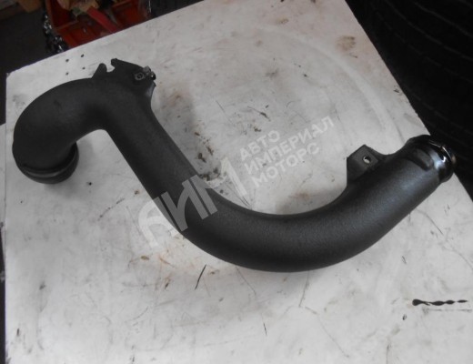 Патрубок интеркулера Volkswagen Passat B5 (3B) 1996-2000  Volkswagen Passat Passat B5 (3B) 1996-2000