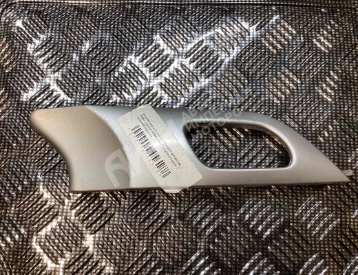 Накладка двери передней правой Peugeot 407 2004-2010  Peugeot 407 407 2004-2010