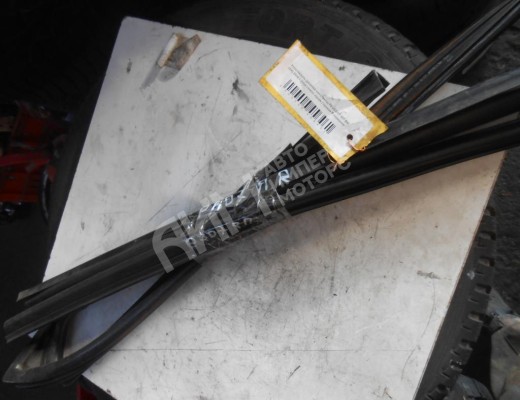 Уплотнитель двери передней правой Peugeot 307 (3A/3H) 2001-2005  Peugeot 307 307 (3A/3H) 2001-2005