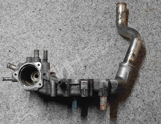 Корпус термостата Citroen Xantia (X2) 1998-2002 рестайлинг  Citroen Xantia Xantia (X2) 1998-2002 рестайлинг