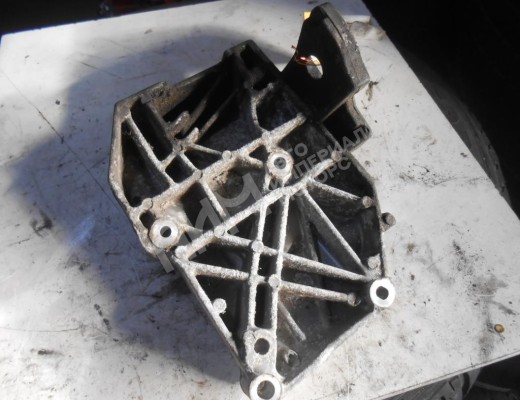 Кронштейн компрессора кондиционера Volkswagen Passat B5 (3B) 1996-2000  Volkswagen Passat Passat B5 (3B) 1996-2000