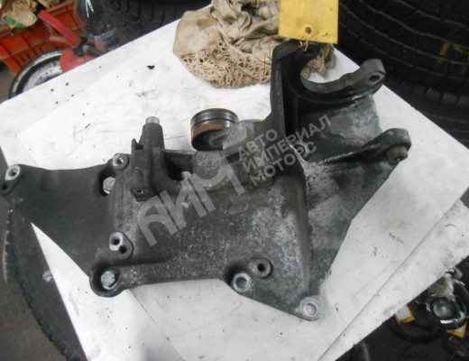 Кронштейн генератора Mitsubishi Carisma (DA) 1995-2004  Mitsubishi Carisma Carisma (DA) 1995-2004