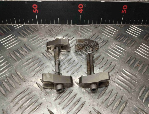 Скоба (кронштейн) крепления форсунки Mercedes C (W203) 2000-2004  Mercedes C C (W203) 2000-2004