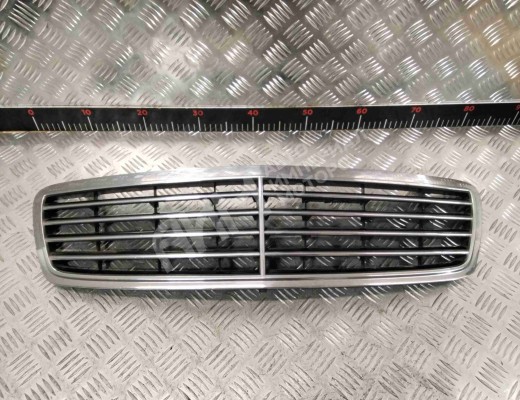 Решетка радиатора Mercedes C (W203) 2000-2004  Mercedes C C (W203) 2000-2004