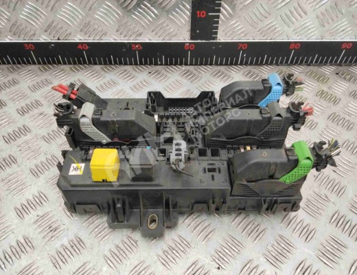 Блок предохранителей Opel Astra H 2004-2007  Opel Astra Astra H 2004-2007
