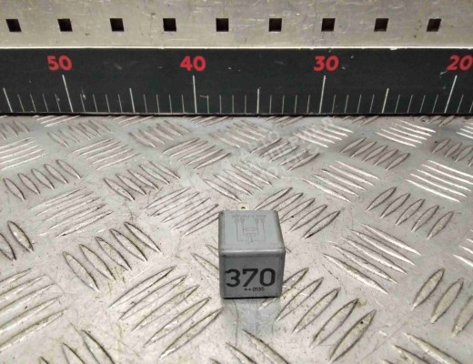 Реле вентилятора Audi A4 B5 (8D) 1999-2001 рестайлинг  Audi A4 A4 B5 (8D) 1999-2001 рестайлинг