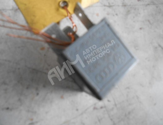 Реле бензонасоса Volkswagen Passat B5 (3B) 1996-2000  Volkswagen Passat Passat B5 (3B) 1996-2000