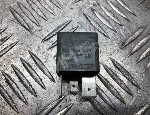 Реле бензонасоса Volkswagen Passat B5 (3B) 1996-2000  Volkswagen Passat Passat B5 (3B) 1996-2000