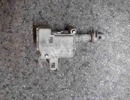 Активатор замка крышки топливного бака Skoda Octavia A5 (1Z) 2008-2013 рестайлинг  Skoda Octavia Octavia A5 (1Z) 2008-2013 рестайлинг