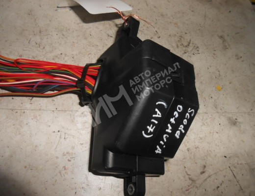 Блок предохранителей Skoda Octavia A5 (1Z) 2004-2008  Skoda Octavia Octavia A5 (1Z) 2004-2008