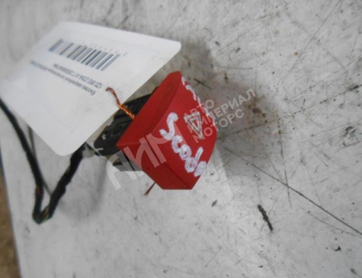 Кнопка аварийной сигнализации Skoda Octavia A5 (1Z) 2004-2008  Skoda Octavia Octavia A5 (1Z) 2004-2008