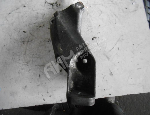 Кронштейн двигателя Volkswagen Passat B5 (3B) 1996-2000  Volkswagen Passat Passat B5 (3B) 1996-2000