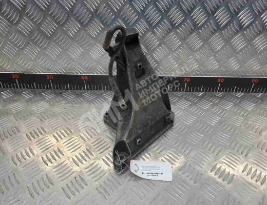 Кронштейн двигателя Volkswagen Passat B5+ (3B) 2000-2005 рестайлинг  Volkswagen Passat Passat B5+ (3B) 2000-2005 рестайлинг