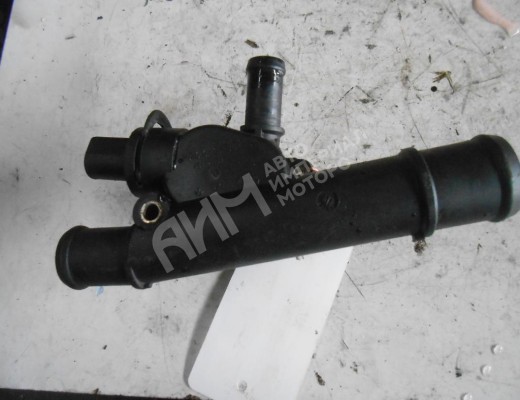 Фланец (тройник) системы охлаждения Volkswagen Bora (1J) 1998-2005  Volkswagen Bora Bora (1J) 1998-2005