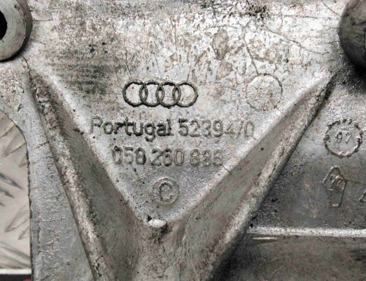 Кронштейн компрессора кондиционера Volkswagen Passat B5 (3B) 1996-2000  Volkswagen Passat Passat B5 (3B) 1996-2000