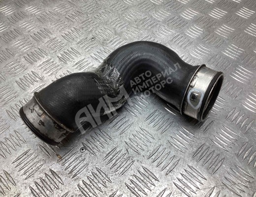 Патрубок интеркулера Volkswagen Transporter T5 (7H) 2003-2015  Volkswagen Transporter Transporter T5 (7H) 2003-2015