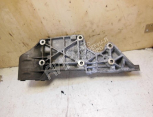 Кронштейн генератора Volkswagen Golf IV (1J) 1997-2004  Volkswagen Golf Golf IV (1J) 1997-2004