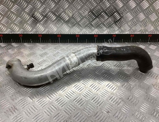 Патрубок интеркулера BMW 3-Series (E46) 2001-2005 рестайлинг  BMW 3-Series 3-Series (E46) 2001-2005 рестайлинг