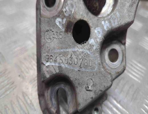 Кронштейн двигателя Peugeot 407 2004-2010  Peugeot 407 407 2004-2010