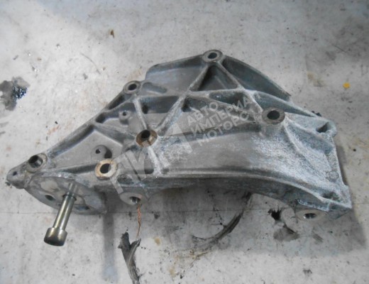 Кронштейн генератора Peugeot 407 2004-2010  Peugeot 407 407 2004-2010