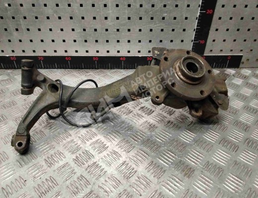 Кулак поворотный правый Volkswagen Passat B4 (3A) 1993-1997  Volkswagen Passat Passat B4 (3A) 1993-1997