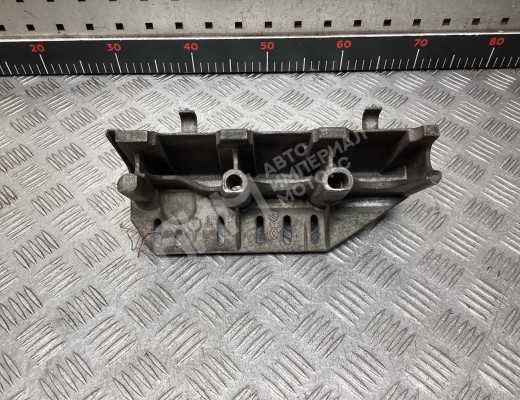 Кронштейн впускного коллектора Renault Megane I 1995-2002  Renault Megane Megane I 1995-2002