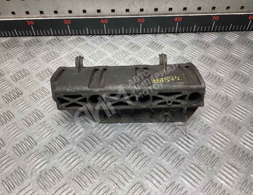 Кронштейн впускного коллектора Renault Megane I 1995-2002  Renault Megane Megane I 1995-2002
