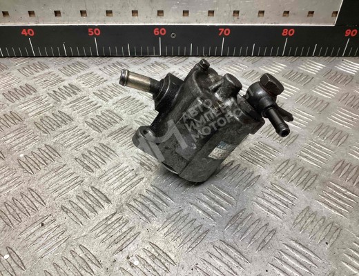 Насос вакуумный Toyota Avensis I (T220) 1997-2003  Toyota Avensis Avensis I (T220) 1997-2003