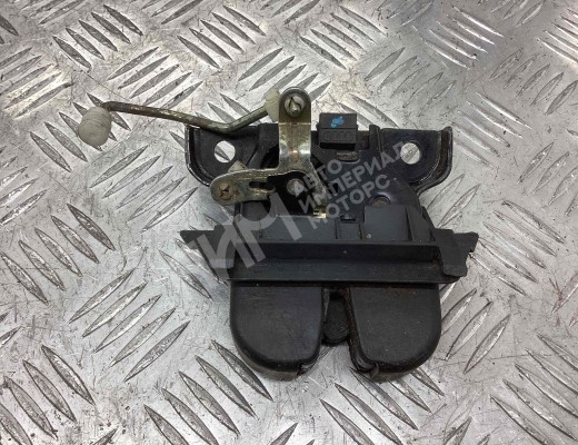 Замок багажника Audi A4 B5 (8D) 1994-1999  Audi A4 A4 B5 (8D) 1994-1999