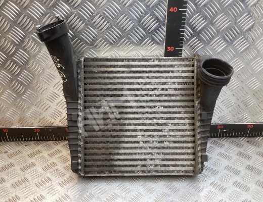 Интеркулер Volkswagen Touareg I (7L) 2002-2006  Volkswagen Touareg Touareg I (7L) 2002-2006