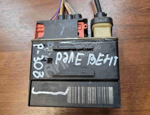 Реле вентилятора Peugeot 308 (T7) 2007-2015  Peugeot 308 308 (T7) 2007-2015