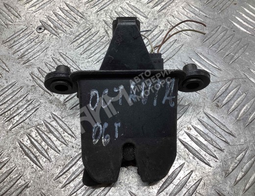 Замок багажника Skoda Octavia A5 (1Z) 2004-2008  Skoda Octavia Octavia A5 (1Z) 2004-2008