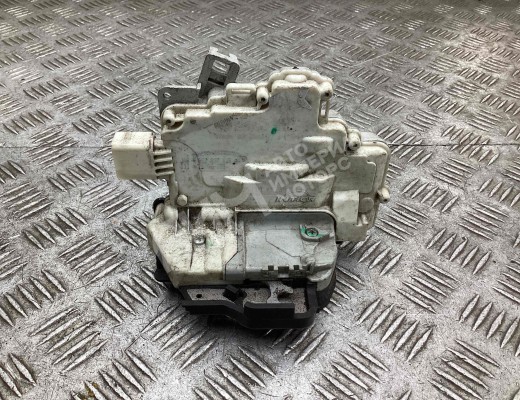 Замок двери передней левой Audi A4 B7 (8EC, 8ED) 2004-2008  Audi A4 A4 B7 (8EC, 8ED) 2004-2008