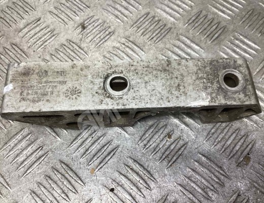 Крепление втулки стабилизатора Volkswagen Touareg I (7L) 2002-2006  Volkswagen Touareg Touareg I (7L) 2002-2006