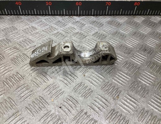 Крепление втулки стабилизатора Volkswagen Touareg I (7L) 2002-2006  Volkswagen Touareg Touareg I (7L) 2002-2006