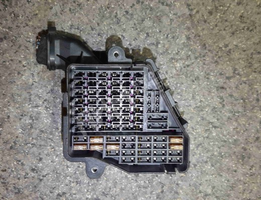 Блок предохранителей Audi A6 Allroad C5 (4BH) 2000-2005  Audi A6 Allroad A6 Allroad C5 (4BH) 2000-2005