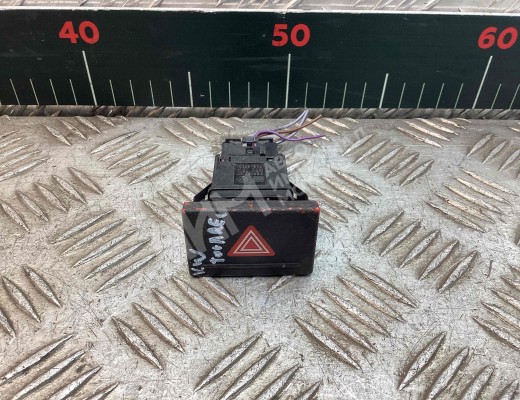 Кнопка аварийной сигнализации Volkswagen Touareg I (7L) 2002-2006  Volkswagen Touareg Touareg I (7L) 2002-2006