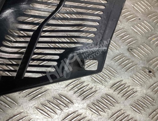 Решетка радиатора Volkswagen Golf V (1K) 2004-2009  Volkswagen Golf Golf V (1K) 2004-2009