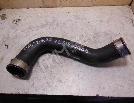 Патрубок интеркулера Volkswagen Touareg I (7L) 2002-2006  Volkswagen Touareg Touareg I (7L) 2002-2006