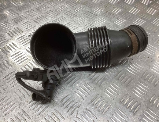 Патрубок впускного коллектора Volkswagen Touareg I (7L) 2002-2006  Volkswagen Touareg Touareg I (7L) 2002-2006