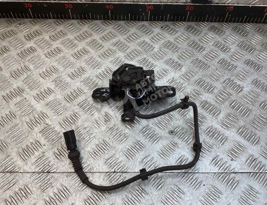 Замок капота Volkswagen Golf IV (1J) 1997-2004  Volkswagen Golf Golf IV (1J) 1997-2004