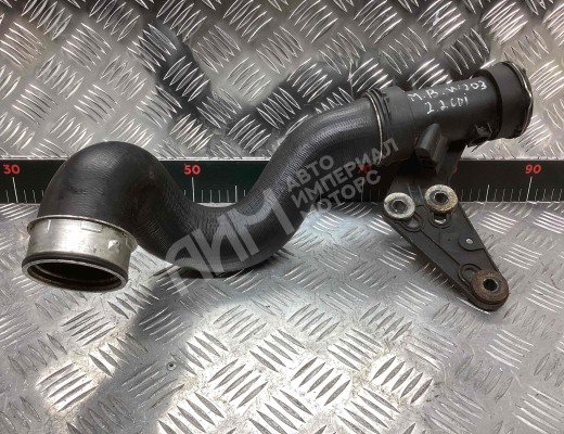 Патрубок интеркулера Mercedes C (W203) 2000-2004  Mercedes C C (W203) 2000-2004