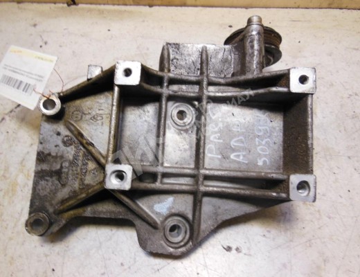 Кронштейн компрессора кондиционера Volkswagen Passat B5 (3B) 1996-2000  Volkswagen Passat Passat B5 (3B) 1996-2000
