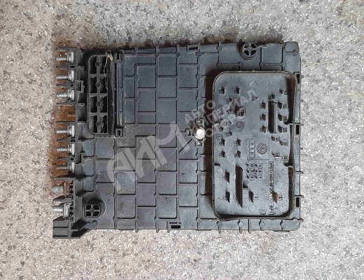Блок предохранителей Volkswagen Passat B6 (3C) 2005-2010  Volkswagen Passat Passat B6 (3C) 2005-2010