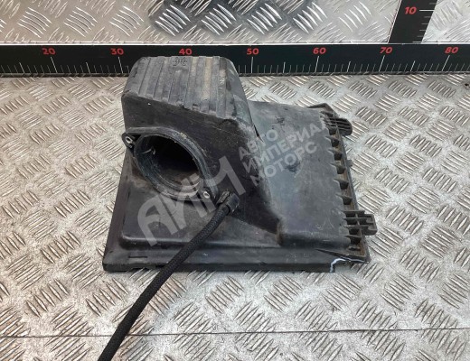 Корпус воздушного фильтра Volkswagen Golf III (1H) 1991-1997  Volkswagen Golf Golf III (1H) 1991-1997