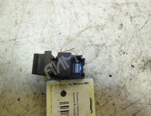 Кнопка стеклоподъемника Audi A3 I (8L) 1996-2000  Audi A3 A3 I (8L) 1996-2000
