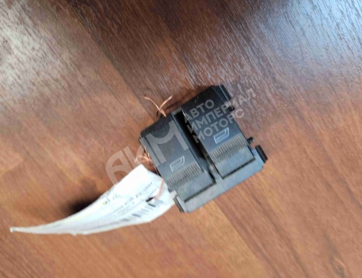 Блок управления стеклоподъемниками Audi A3 I (8L) 1996-2000  Audi A3 A3 I (8L) 1996-2000