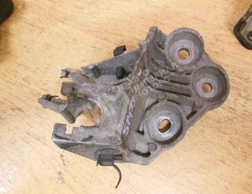 Кронштейн КПП Peugeot 407 2004-2010  Peugeot 407 407 2004-2010
