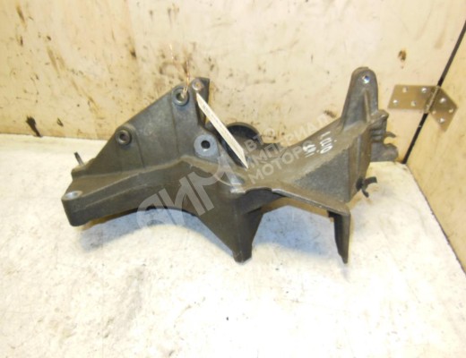 Кронштейн генератора Renault Clio II 1998-2005  Renault Clio Clio II 1998-2005